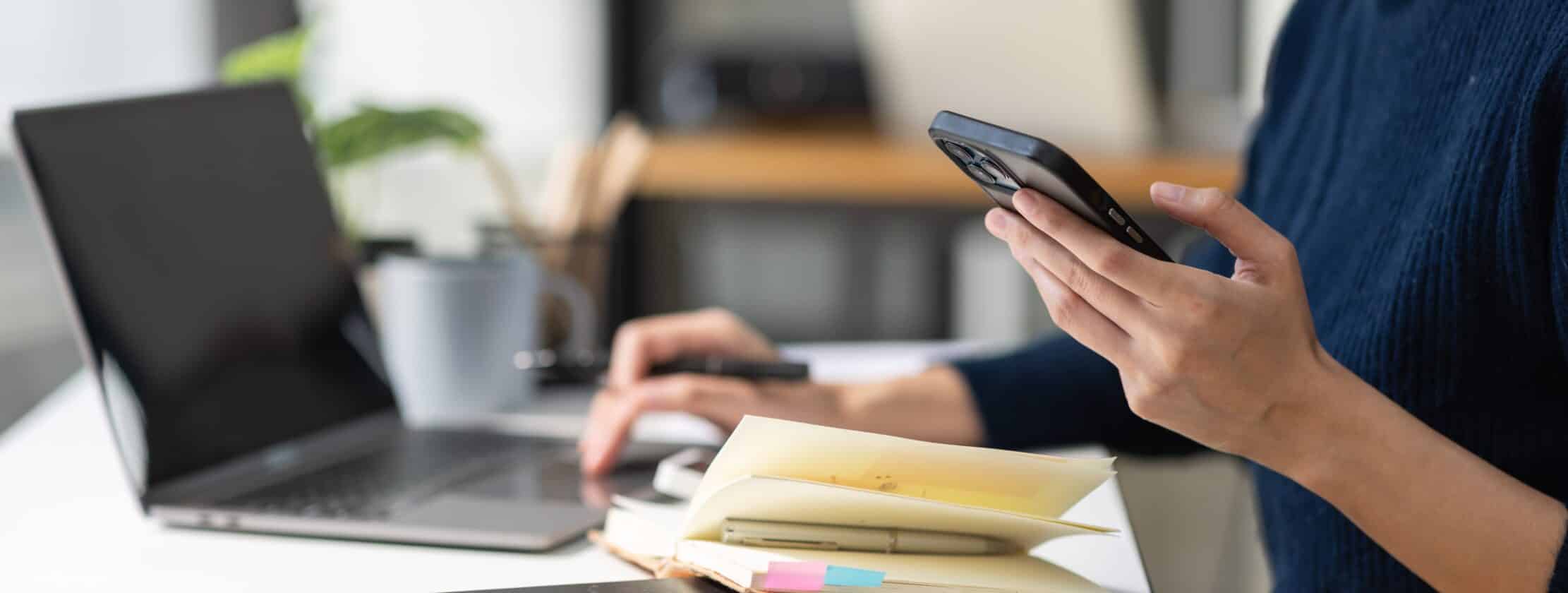 Photo d'une femme travaillant chez Milano&Co