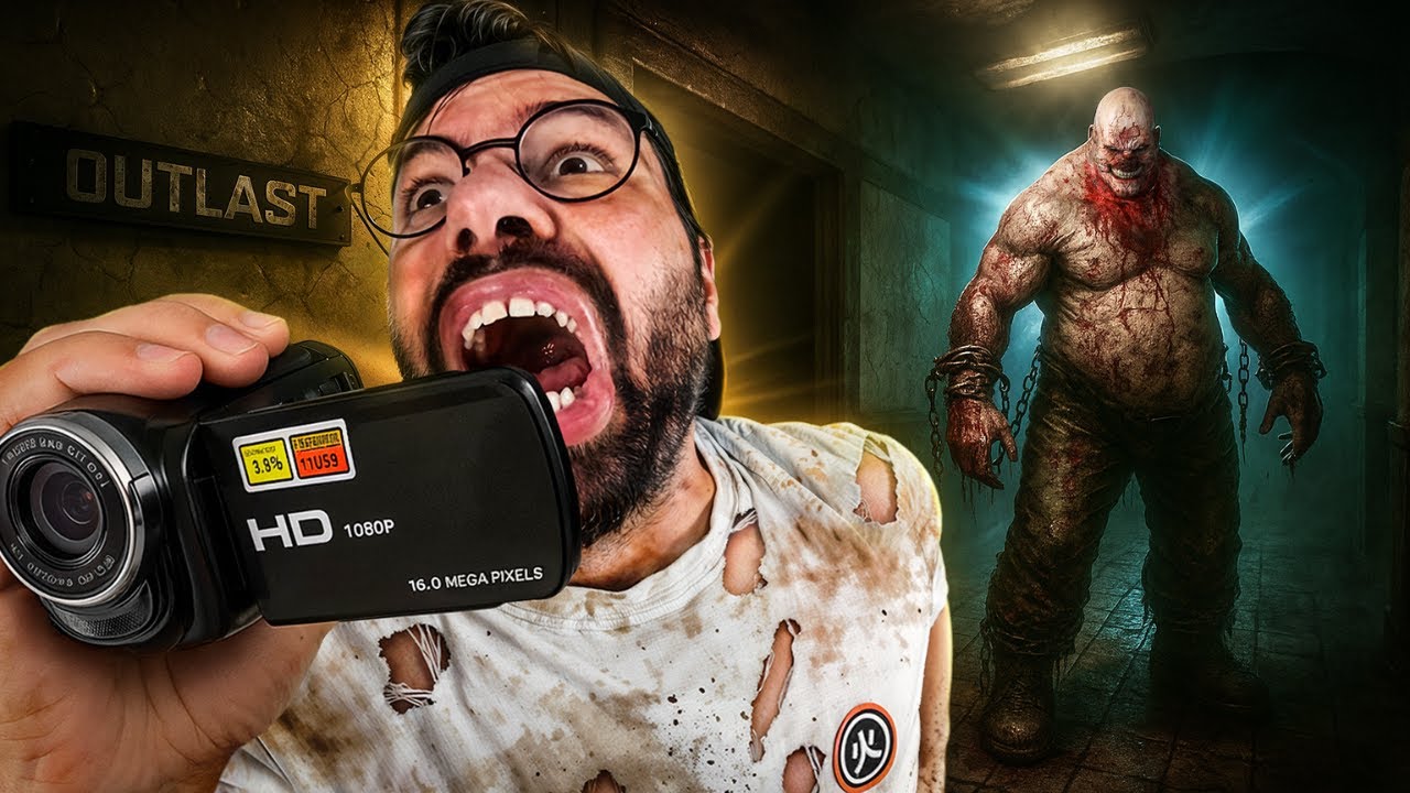 Falmo crie en tenant une caméra HD, tandis qu’un monstre ensanglanté menaçant s’approche dans un couloir sombre d’Outlast